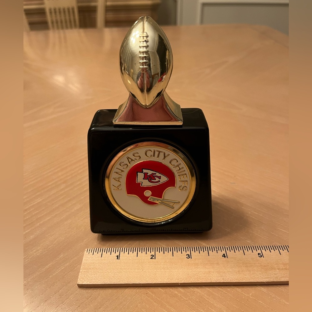 Vintage 1970s Avon NFL Kansas City Chiefs Decanter (EMPTY) - Picture 7 of 7